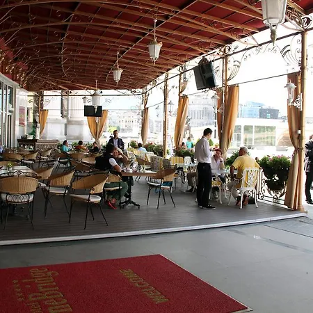 石桥酒店